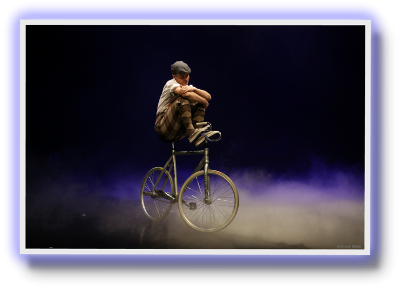 FLORIAN BLMMEL - CYCLE ARTIST     -     Photo:  Frank Wilde