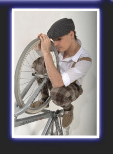 Photo:  FLORIAN BLMMEL - CYCLE ARTIST     -     Photo:  Toofan Hashemi