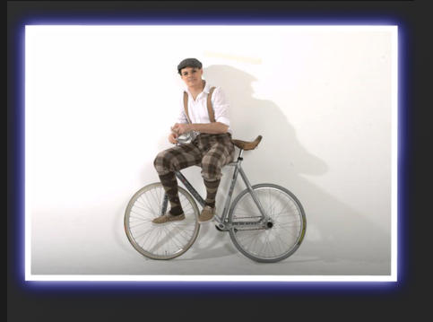 Photo:  FLORIAN BLMMEL - CYCLE ARTIST      -     Photo:  Toofan Hashemi